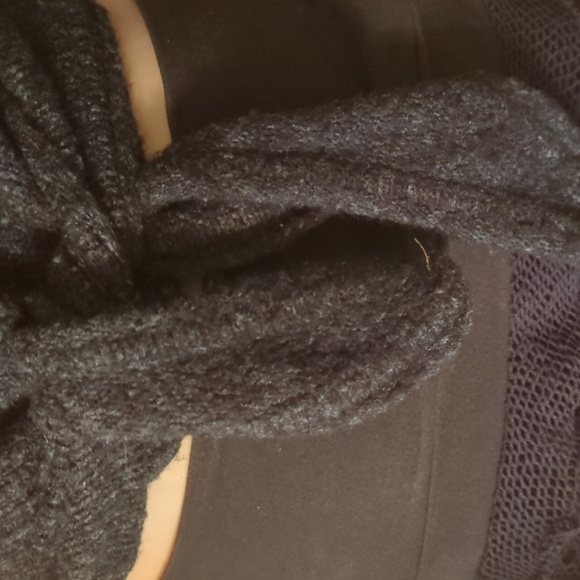 BCBG wrapped  top, size XS. - Picture 4 of 7